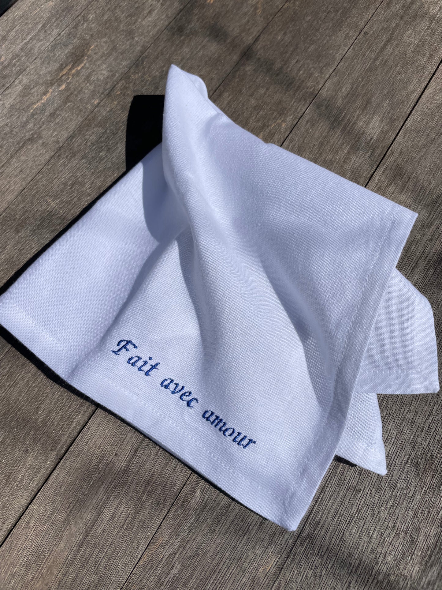 Embroidered cotton napkin ‚fait avec amour‘