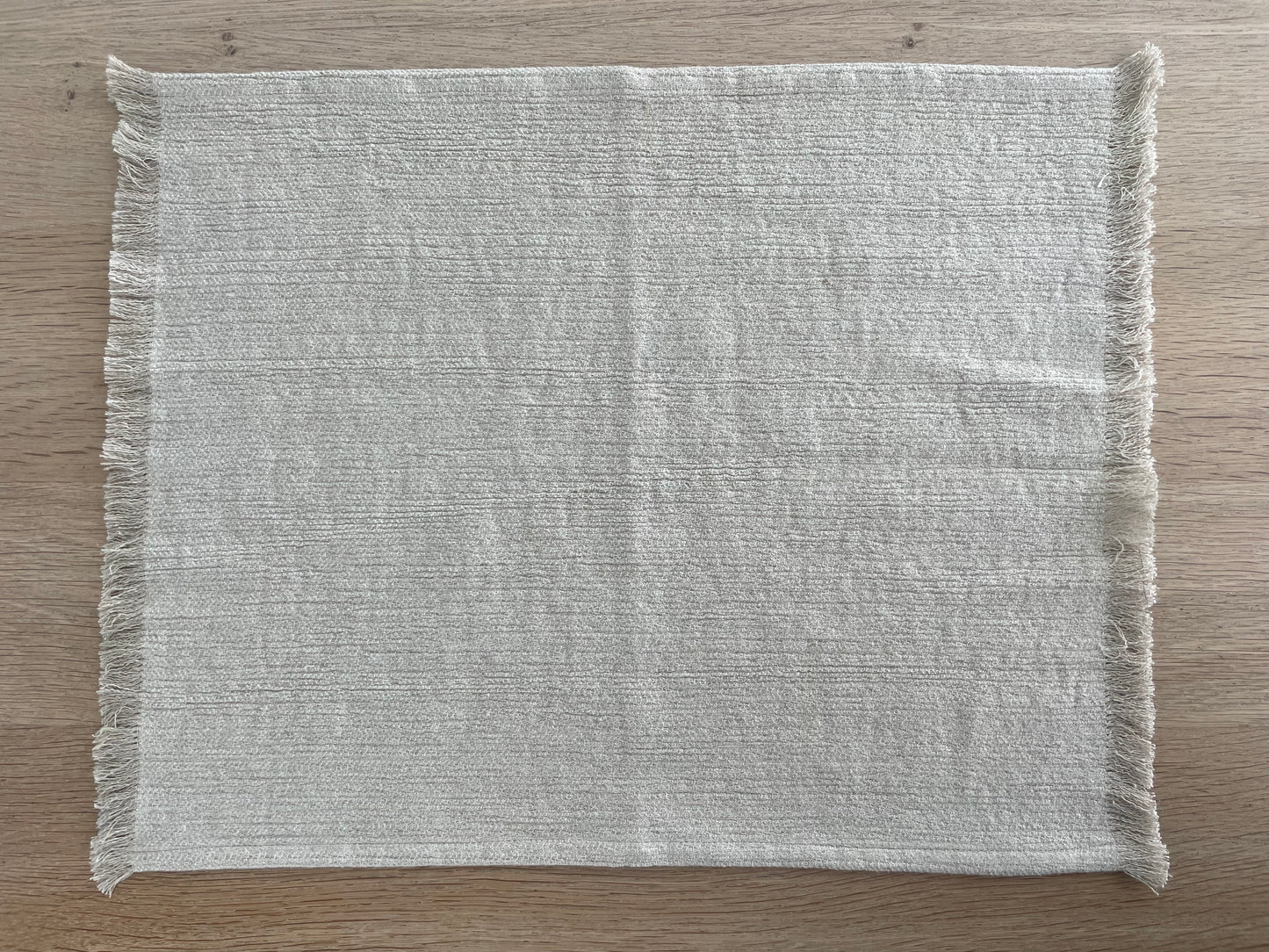 Linen placemat with fringes beige